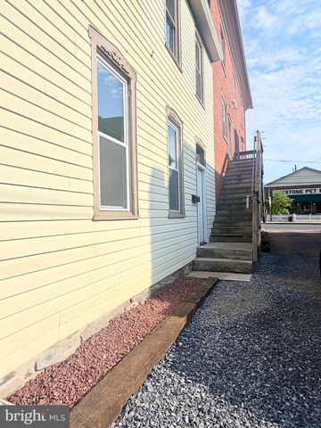 101 W MAIN ST, Mount Joy, PA 17552