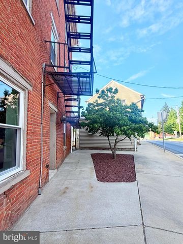 101 W MAIN ST, Mount Joy, PA 17552