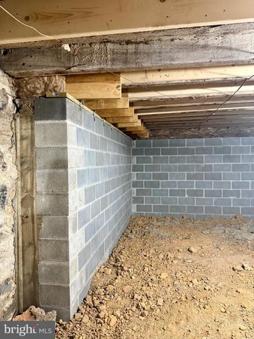101 W MAIN ST, Mount Joy, PA 17552