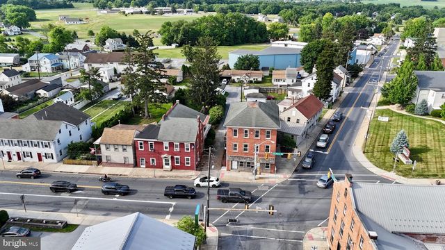 101 W MAIN ST, Mount Joy, PA 17552