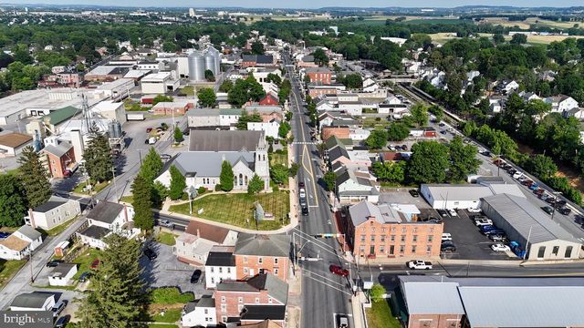 101 W MAIN ST, Mount Joy, PA 17552