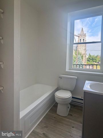 101 W MAIN ST, Mount Joy, PA 17552