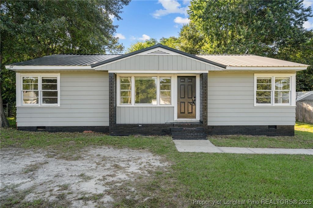 821 Sandalwood Drive, Fayetteville, NC 28304