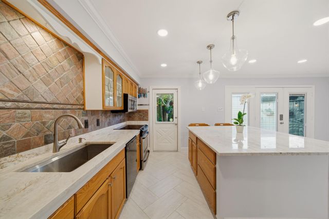 6452 Burgoyne Road 100, Houston, TX 77057