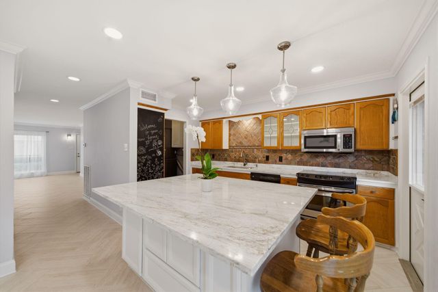 6452 Burgoyne Road 100, Houston, TX 77057