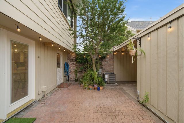 6452 Burgoyne Road 100, Houston, TX 77057