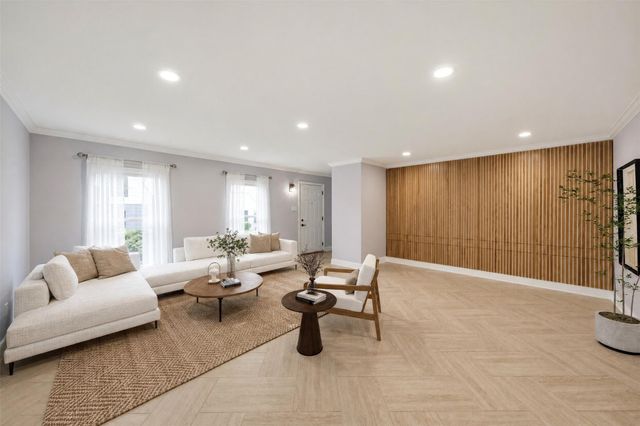 6452 Burgoyne Road 100, Houston, TX 77057