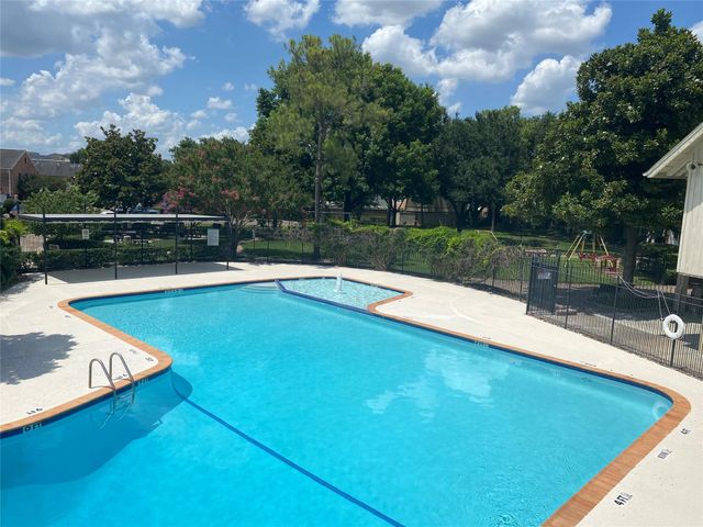 6452 Burgoyne Road 100, Houston, TX 77057