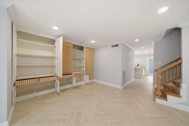 6452 Burgoyne Road 100, Houston, TX 77057