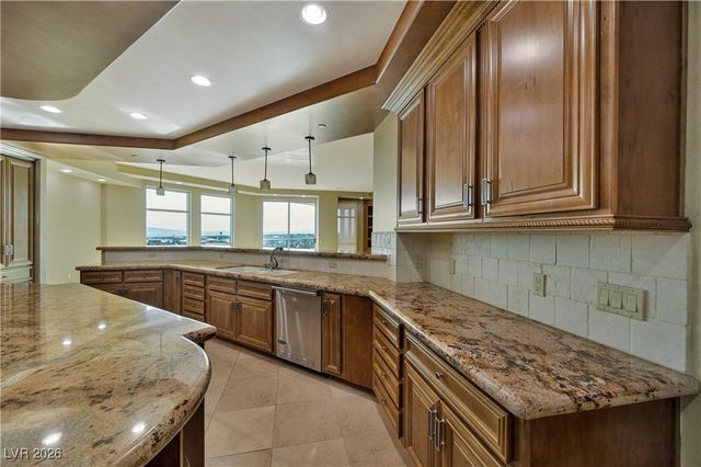 9101 Alta Drive 402, Las Vegas, NV 89145