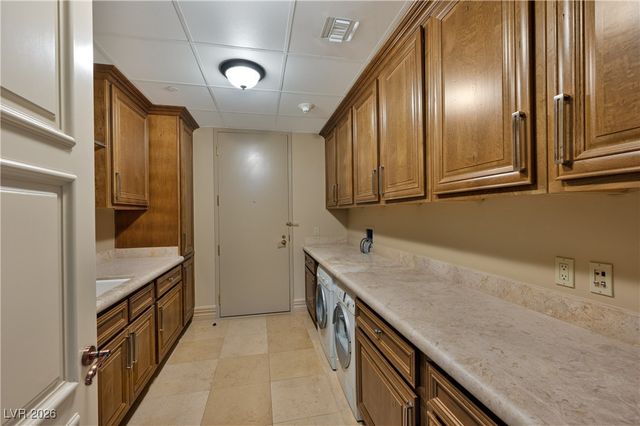 9101 Alta Drive 402, Las Vegas, NV 89145