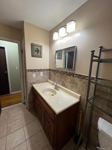 1 Bristol Court, New City, NY 10956