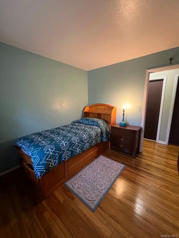 1 Bristol Court, New City, NY 10956