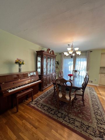 1 Bristol Court, New City, NY 10956