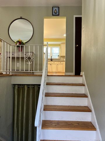 1 Bristol Court, New City, NY 10956