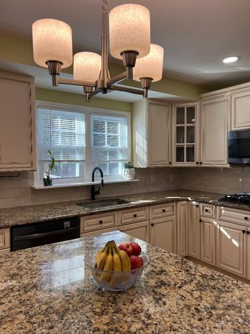 1 Bristol Court, New City, NY 10956