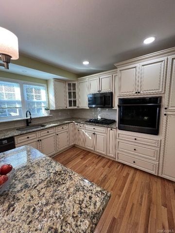 1 Bristol Court, New City, NY 10956