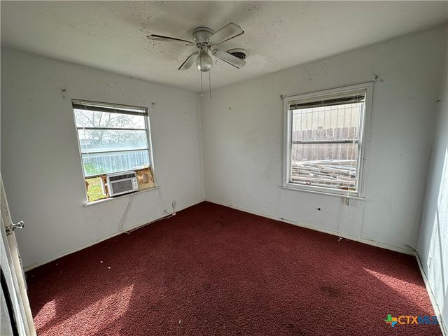 118 Massanet Street, Port Lavaca, TX 77979