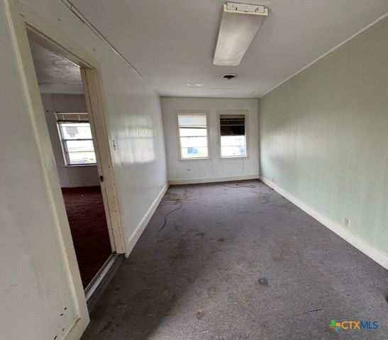 118 Massanet Street, Port Lavaca, TX 77979