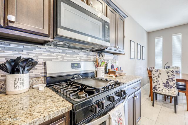 418 S MANZANITA Drive, El Paso, TX 79928