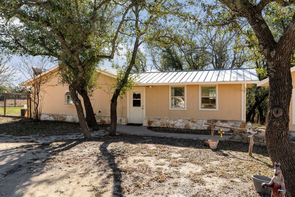 2058 Montell RD, Wimberley, TX 78676