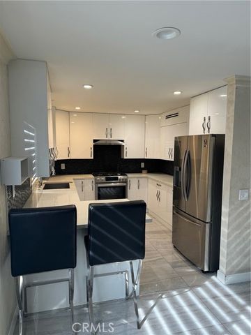 8038 Via Pompeii, Burbank, CA 91504