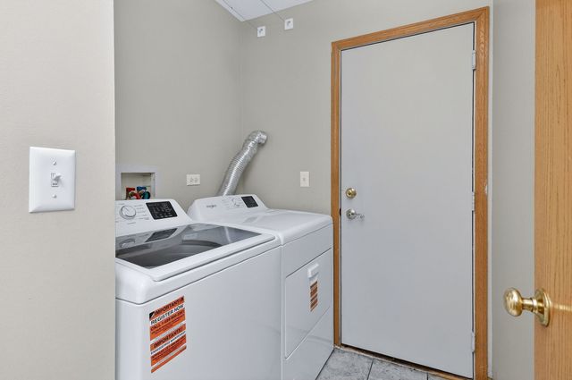 1735 Windcrest Lane, Aurora, IL 60504