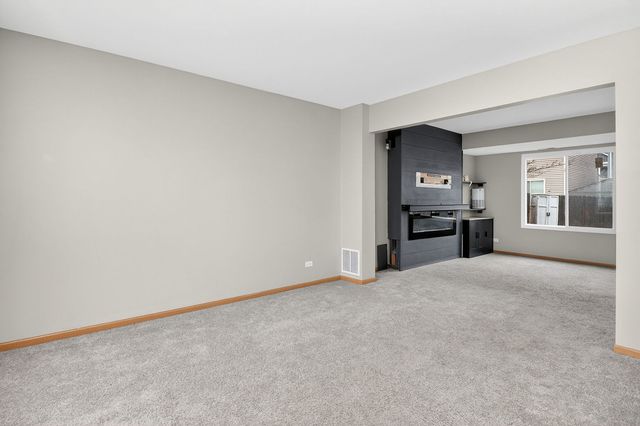 1735 Windcrest Lane, Aurora, IL 60504