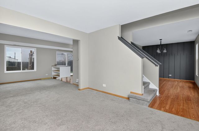 1735 Windcrest Lane, Aurora, IL 60504