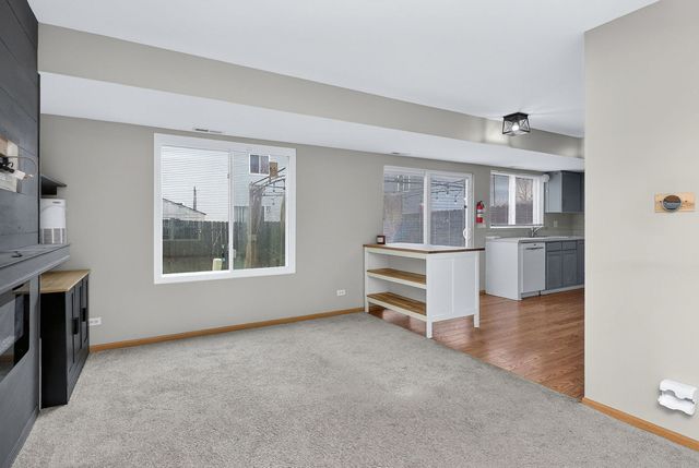 1735 Windcrest Lane, Aurora, IL 60504