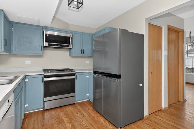 1735 Windcrest Lane, Aurora, IL 60504