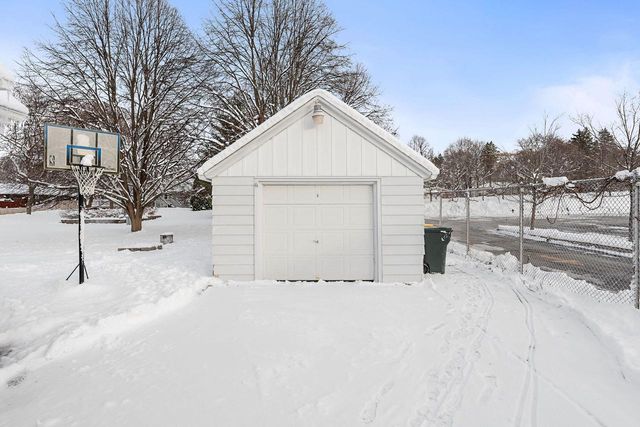 2900 S Root River PARKWAY, Milwaukee, WI 53227