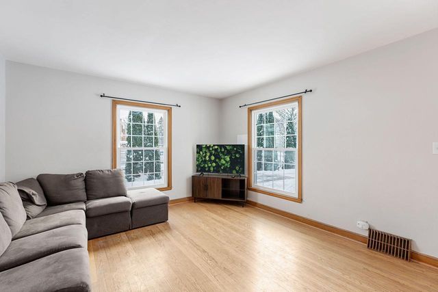 2900 S Root River PARKWAY, Milwaukee, WI 53227