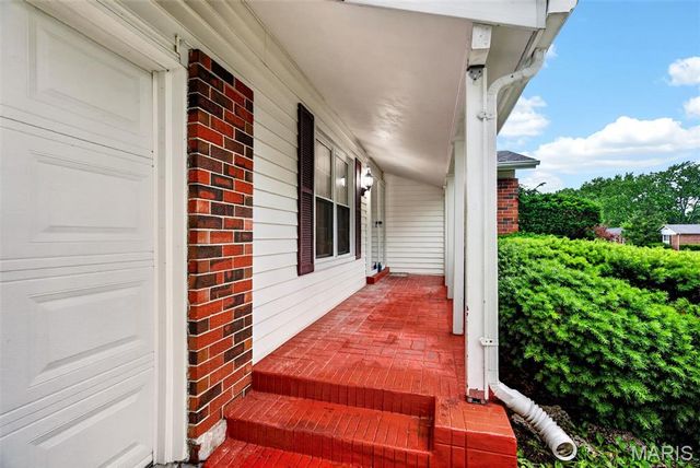 2150 Canterbury Drive, Florissant, MO 63033