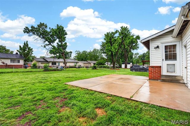 2150 Canterbury Drive, Florissant, MO 63033