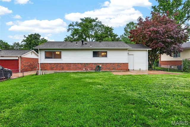 2150 Canterbury Drive, Florissant, MO 63033