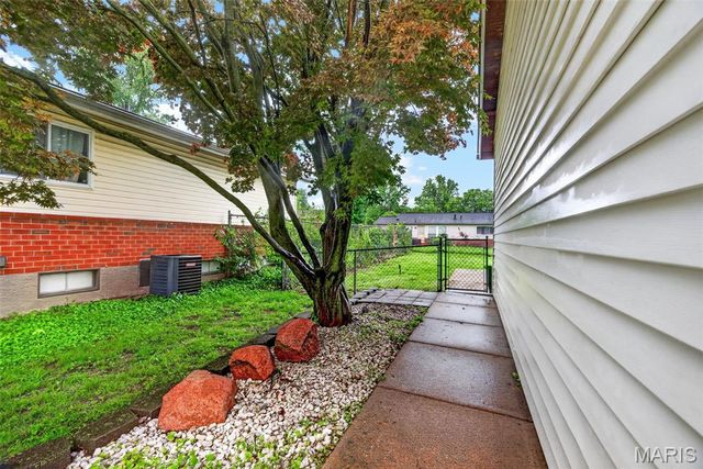 2150 Canterbury Drive, Florissant, MO 63033