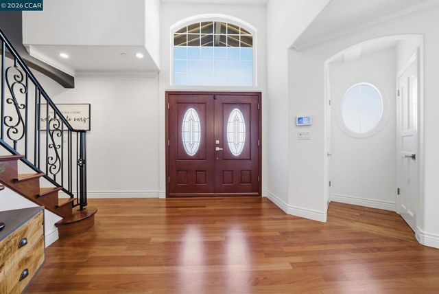 8 Millbrae Cir, Millbrae, CA 94030