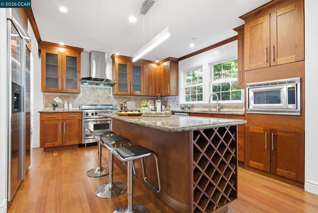 8 Millbrae Cir, Millbrae, CA 94030