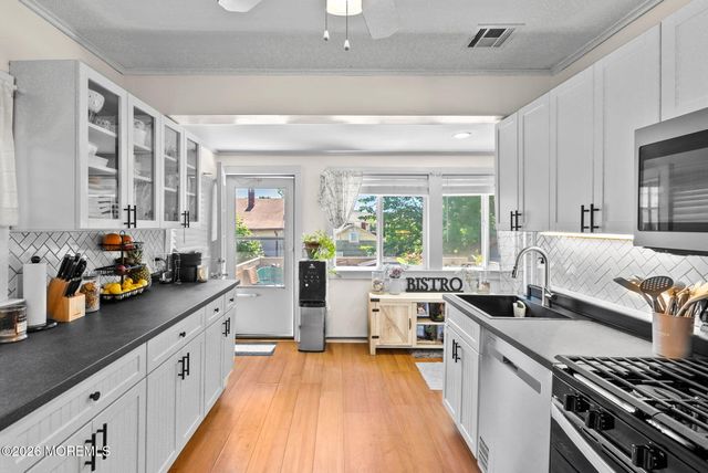 89 Washington Avenue, Highlands, NJ 07732