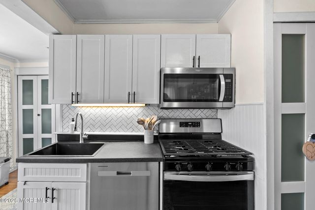 89 Washington Avenue, Highlands, NJ 07732