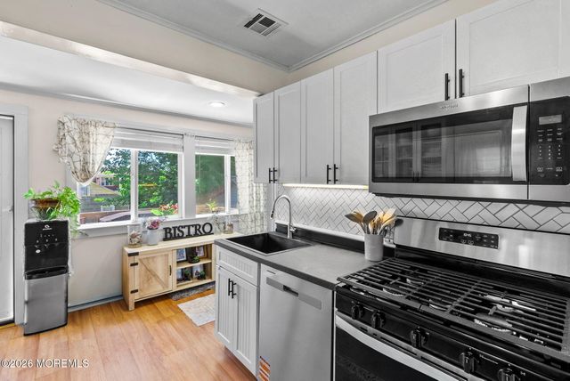 89 Washington Avenue, Highlands, NJ 07732