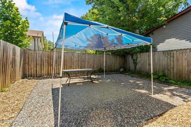 89 Washington Avenue, Highlands, NJ 07732