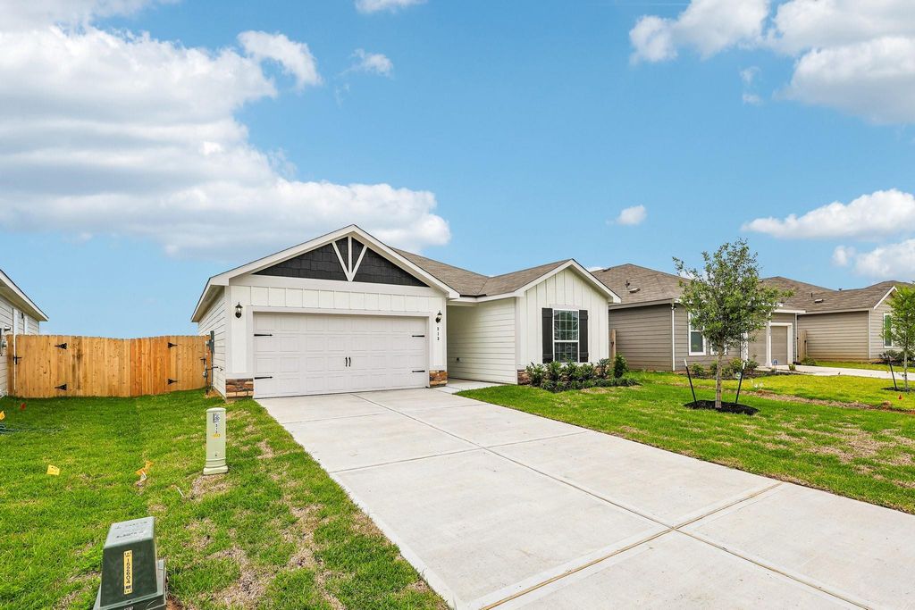 313 Tejas Trail, Waller, TX 77484