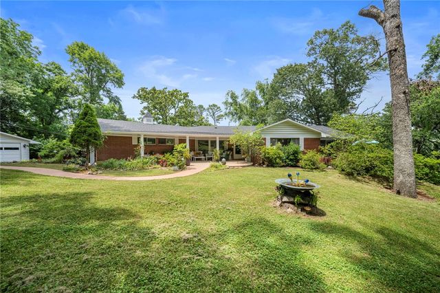 507 E Walnut Street, Rogers, AR 72756