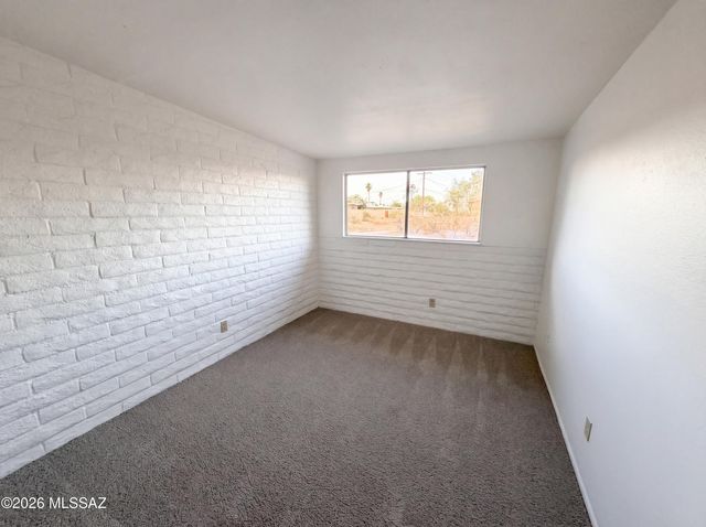 8421 E Balfour Drive, Tucson, AZ 85710