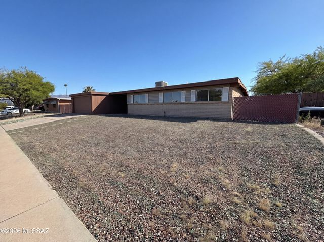 8421 E Balfour Drive, Tucson, AZ 85710
