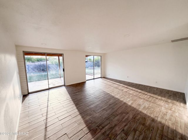 8421 E Balfour Drive, Tucson, AZ 85710