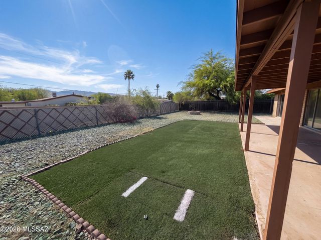 8421 E Balfour Drive, Tucson, AZ 85710