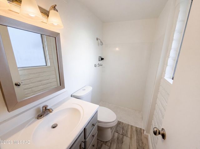 8421 E Balfour Drive, Tucson, AZ 85710